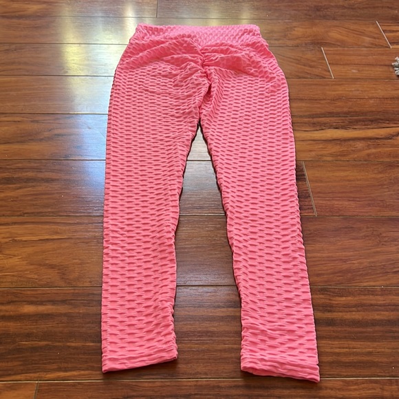 Pretty cotton candy pink leggings with scrunchie booty. - Picture 3 of 5